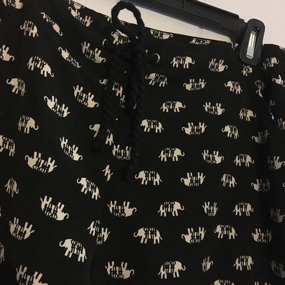 Elephant print jogger style pants - Picture 2 of 8